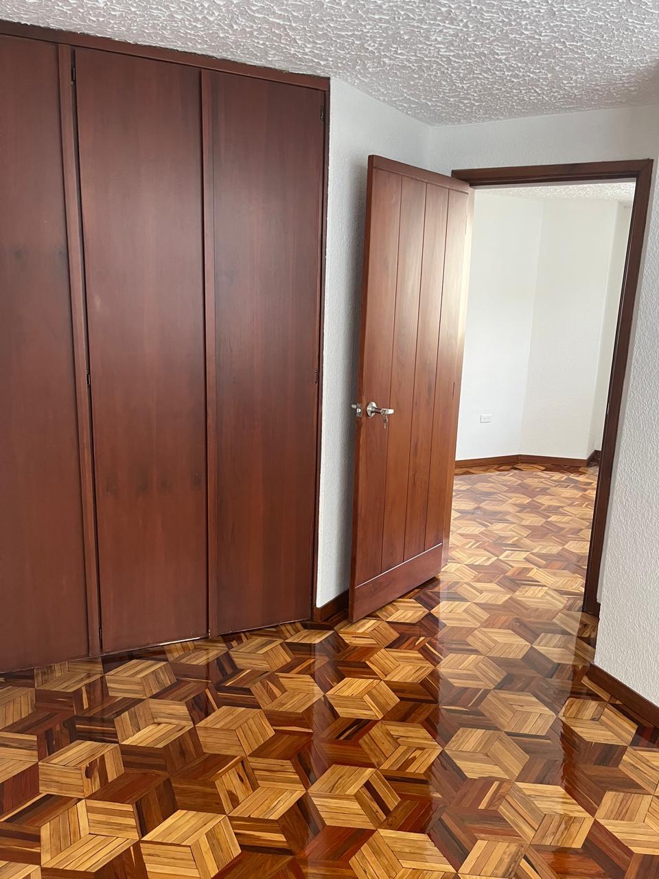 EXCELENTE OPORTUNIDAD: CASA EN VENTA EN EL NORTE DE QUITO