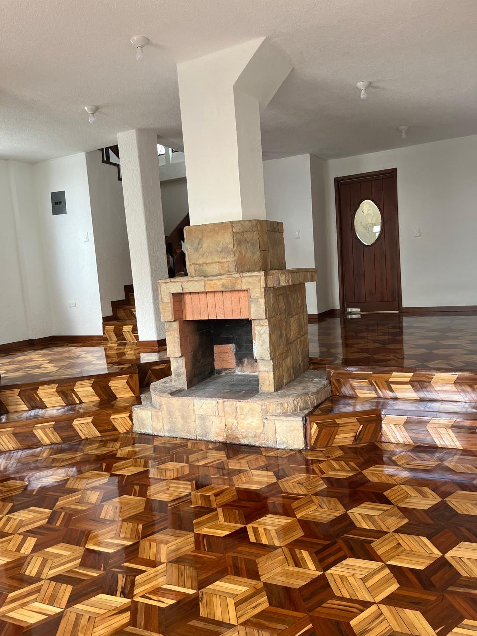 EXCELENTE OPORTUNIDAD: CASA EN VENTA EN EL NORTE DE QUITO