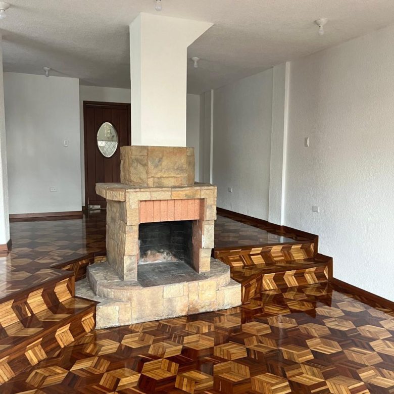 EXCELENTE OPORTUNIDAD: CASA EN VENTA EN EL NORTE DE QUITO