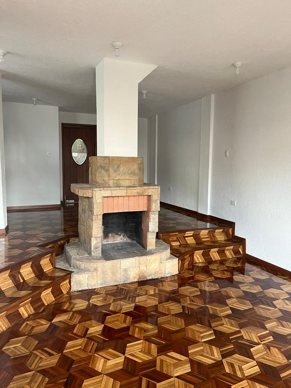 EXCELENTE OPORTUNIDAD: CASA EN VENTA EN EL NORTE DE QUITO