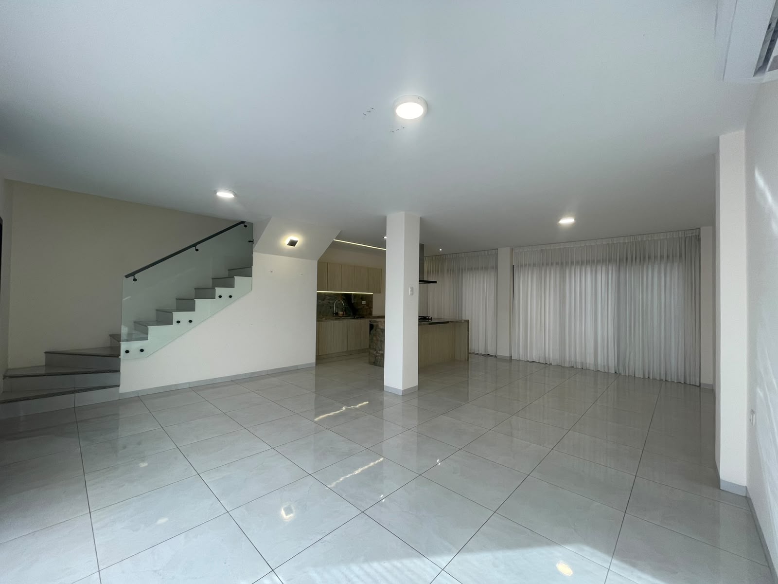 Casa Semiamoblada en Alquiler en Urbanización Arboleia, Machala