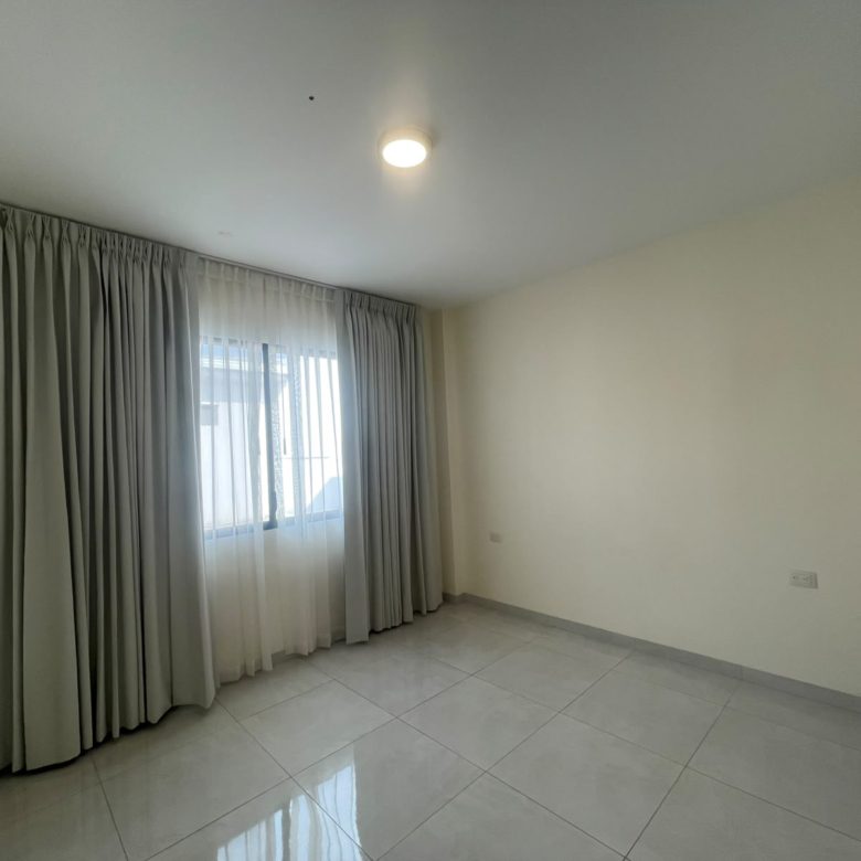Casa Semiamoblada en Alquiler en Urbanización Arboleia, Machala