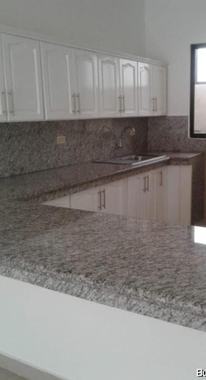 Lindo Departamento En Bellavista Cuenta Con Tres Dormitorios Con Sus Respectivos Baños, Sala, Comedor Cocina. Acabados Fino Y Elegante. Amplios Closets Garaje Cuenta Con Seguridad Las 24 Horas