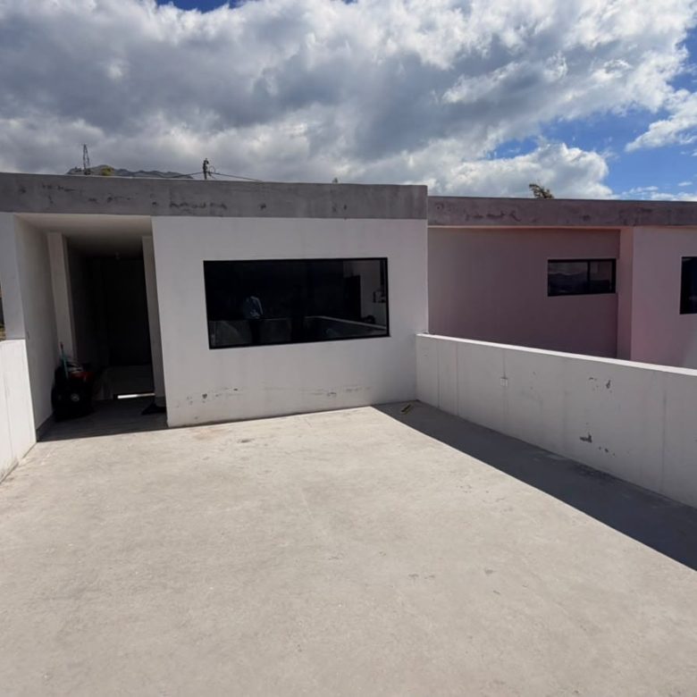 Venta 📞 099 294 7189 ✨ Casa 330 m² Terreno 821,76 m² Tu Refugio de Paz con Vista al Lago San Pablo 🌅🌿 #SueñaEnOtavalo