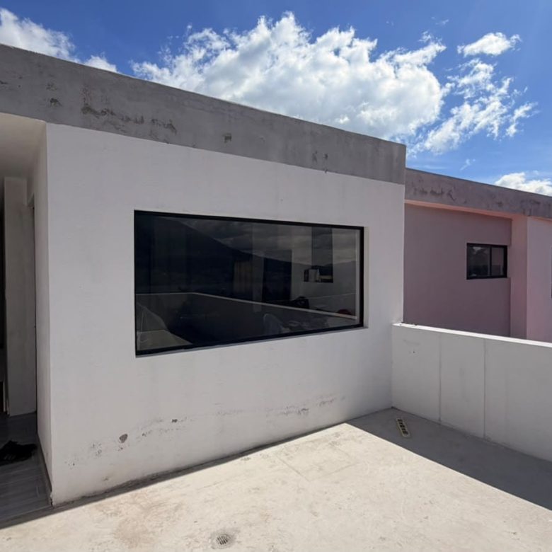Venta 📞 099 294 7189 ✨ Casa 330 m² Terreno 821,76 m² Tu Refugio de Paz con Vista al Lago San Pablo 🌅🌿 #SueñaEnOtavalo