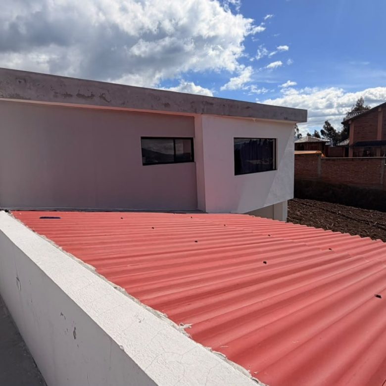 Venta 📞 099 294 7189 ✨ Casa 330 m² Terreno 821,76 m² Tu Refugio de Paz con Vista al Lago San Pablo 🌅🌿 #SueñaEnOtavalo