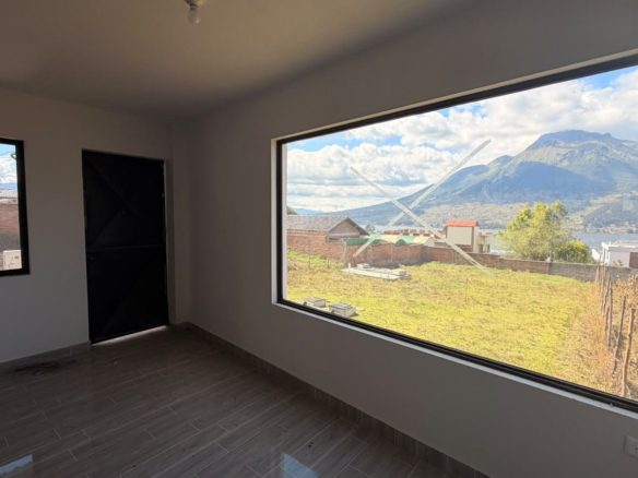 Venta 📞 099 294 7189 ✨ Casa 330 m² Terreno 821,76 m² Tu Refugio de Paz con Vista al Lago San Pablo 🌅🌿 #SueñaEnOtavalo