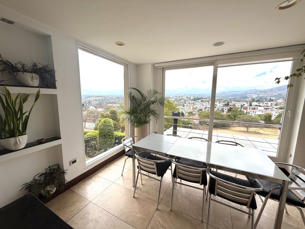 WhatsApp Image 2026-08-20 at 15.09.27(2) Venta 📞 099 294 7189 ✨🏡 Casa de 669 m² Vive el Lujo que Inspira en Cumbayá 🌿🌞 #TuCasaSoñada ✨🏡 Tu refugio de lujo en Cumbayá ✨