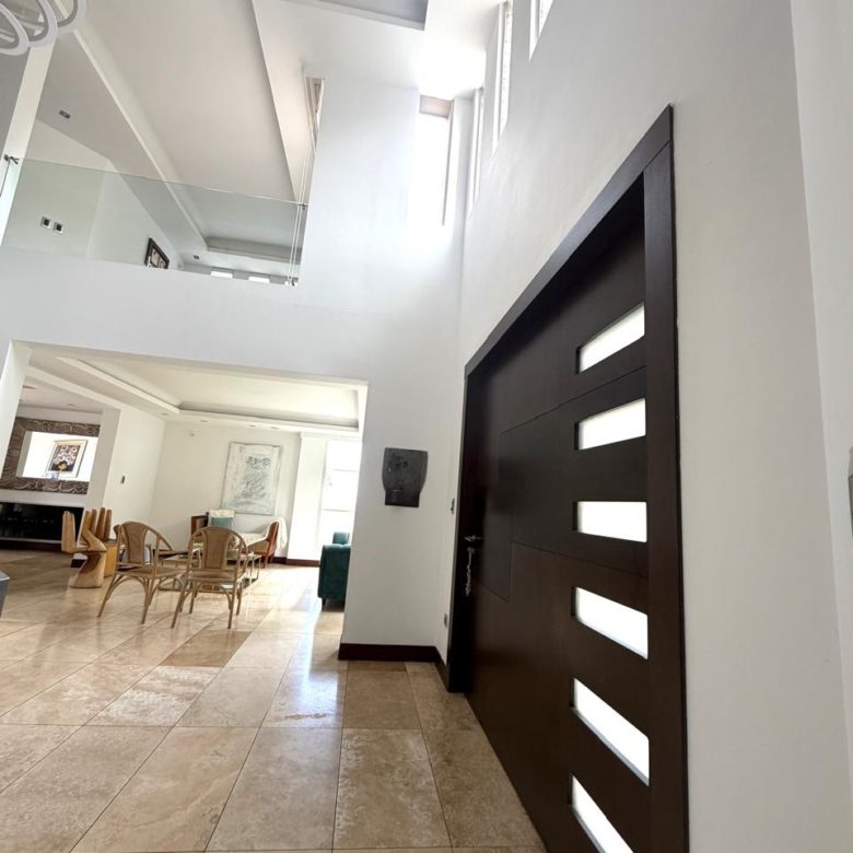 Venta 📞 099 294 7189 ✨🏡 Casa de 669 m² Vive el Lujo que Inspira en Cumbayá 🌿🌞 #TuCasaSoñada ✨🏡 Tu refugio de lujo en Cumbayá ✨