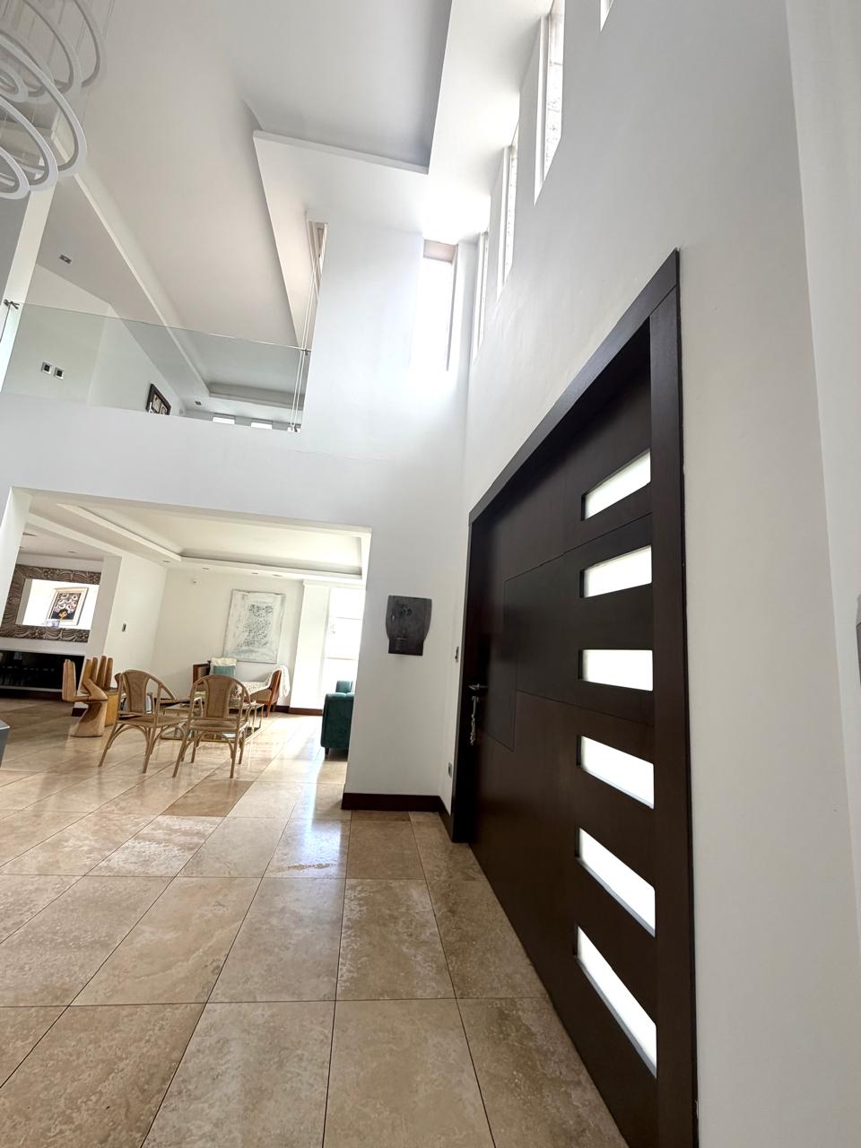 WhatsApp Image 2026-08-20 at 15.09.28(2) Venta 📞 099 294 7189 ✨🏡 Casa de 669 m² Vive el Lujo que Inspira en Cumbayá 🌿🌞 #TuCasaSoñada ✨🏡 Tu refugio de lujo en Cumbayá ✨