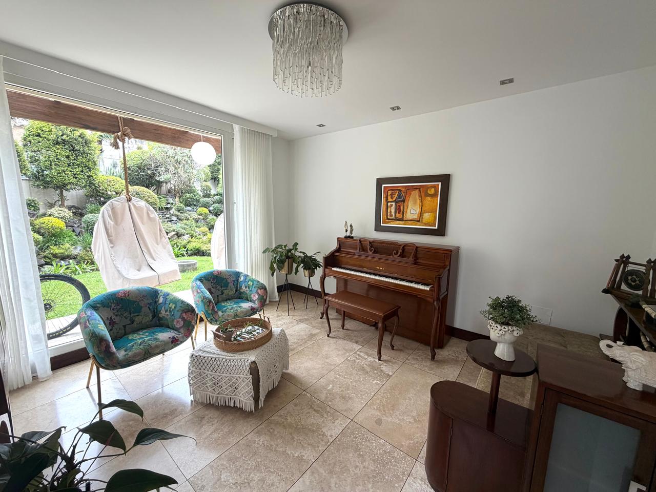 WhatsApp Image 2026-08-20 at 15.09.28(3) Venta 📞 099 294 7189 ✨🏡 Casa de 669 m² Vive el Lujo que Inspira en Cumbayá 🌿🌞 #TuCasaSoñada ✨🏡 Tu refugio de lujo en Cumbayá ✨