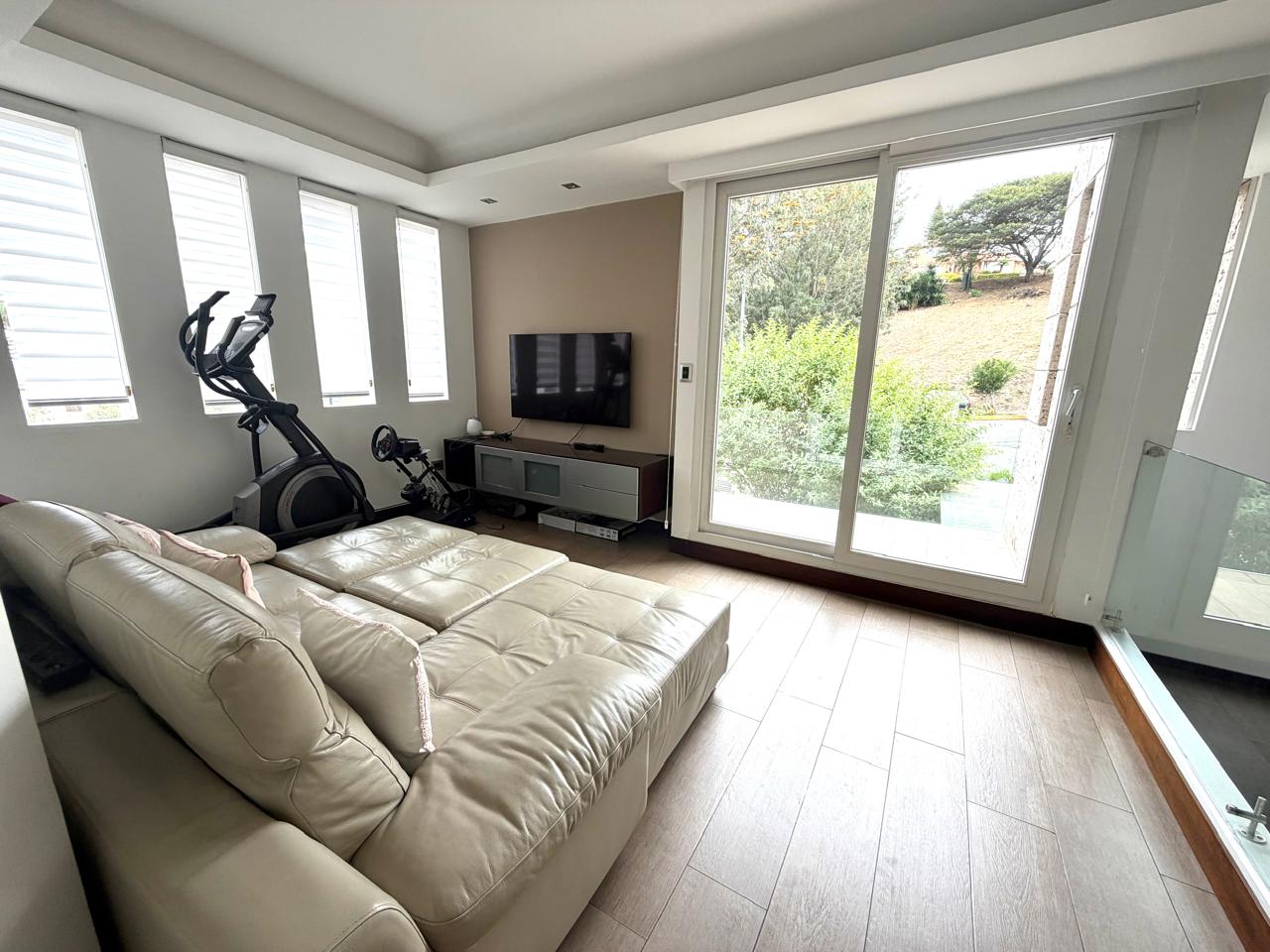 WhatsApp Image 2026-08-20 at 15.09.31(5) Venta 📞 099 294 7189 ✨🏡 Casa de 669 m² Vive el Lujo que Inspira en Cumbayá 🌿🌞 #TuCasaSoñada ✨🏡 Tu refugio de lujo en Cumbayá ✨