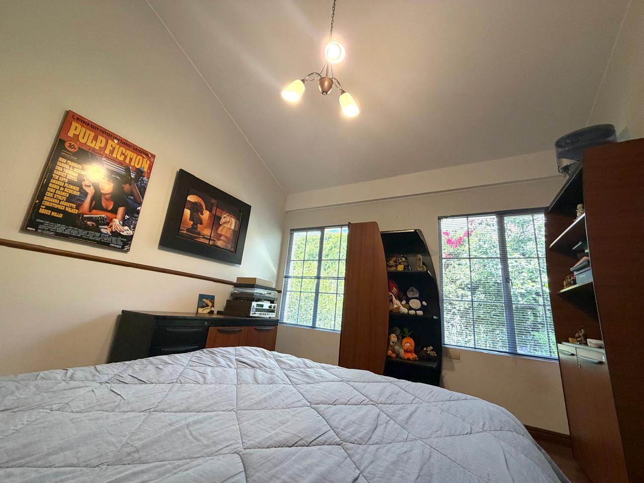 Venta 📞 099 294 7189 🏡 Casa de lujo 700 m², 1.587 m² de terreno 🌅 Luz, espacio, jardines y privacidad total 🌳🔒 #CumbayáExclusiva