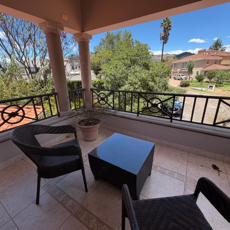Venta 📞 099 294 7189 🏡 Casa de lujo 700 m², 1.587 m² de terreno 🌅 Luz, espacio, jardines y privacidad total 🌳🔒 #CumbayáExclusiva