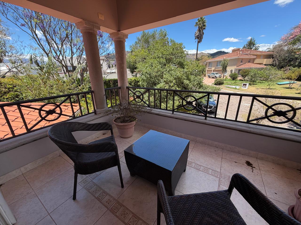 Venta 📞 099 294 7189 🏡 Casa de lujo 700 m², 1.587 m² de terreno 🌅 Luz, espacio, jardines y privacidad total 🌳🔒 #CumbayáExclusiva