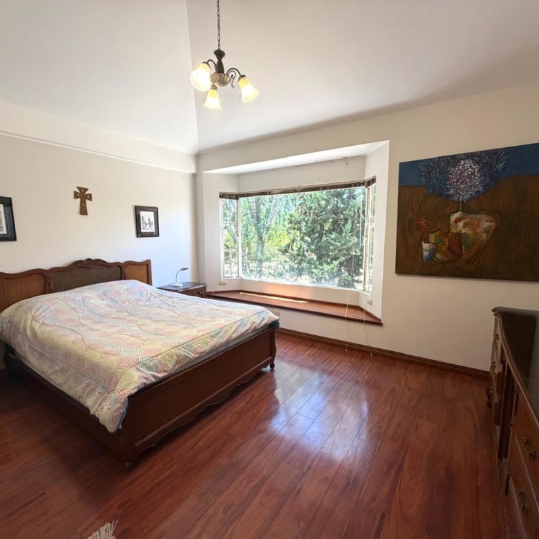 Venta 📞 099 294 7189 🏡 Casa de lujo 700 m², 1.587 m² de terreno 🌅 Luz, espacio, jardines y privacidad total 🌳🔒 #CumbayáExclusiva