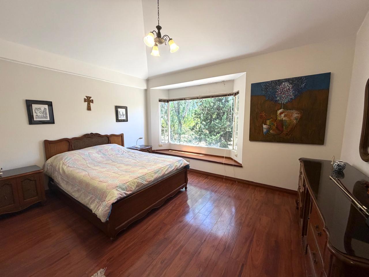 Venta 📞 099 294 7189 🏡 Casa de lujo 700 m², 1.587 m² de terreno 🌅 Luz, espacio, jardines y privacidad total 🌳🔒 #CumbayáExclusiva