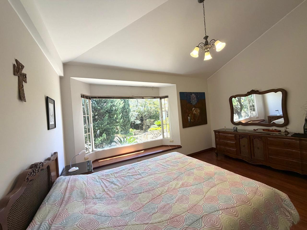 Venta 📞 099 294 7189 🏡 Casa de lujo 700 m², 1.587 m² de terreno 🌅 Luz, espacio, jardines y privacidad total 🌳🔒 #CumbayáExclusiva