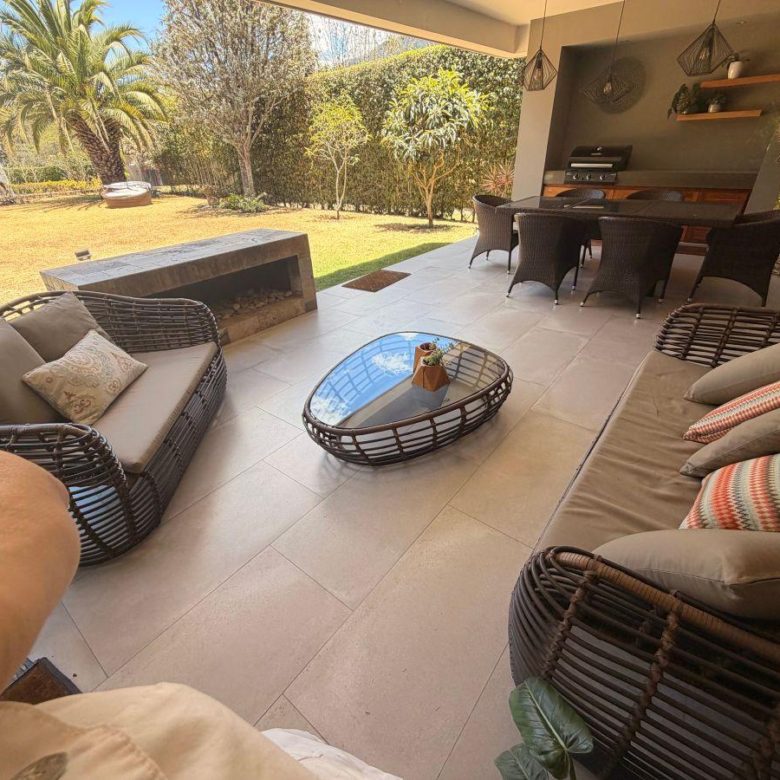 Venta o Renta 📞 099 294 7189 🏡🌞 Casa Moderna de 305 m² de Lujo en Nayón ✨🌿 #ViveConEstilo