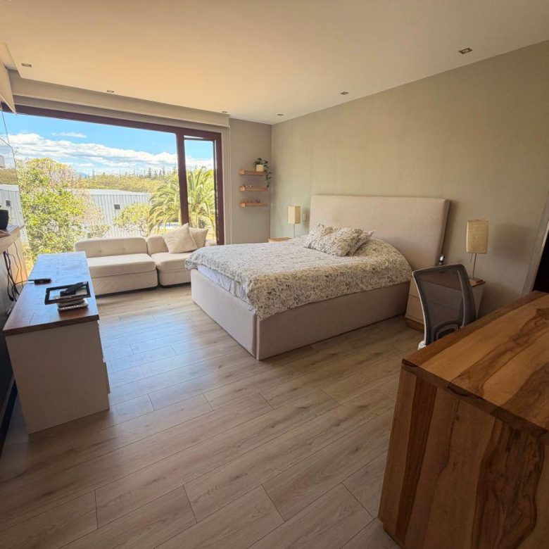 Venta o Renta 📞 099 294 7189 🏡🌞 Casa Moderna de 305 m² de Lujo en Nayón ✨🌿 #ViveConEstilo