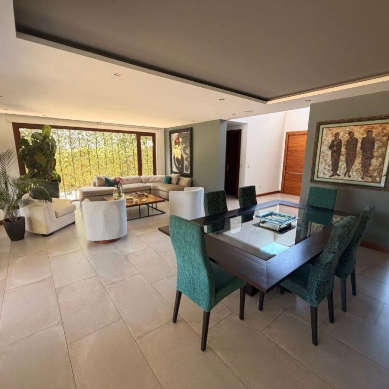 Venta o Renta 📞 099 294 7189 🏡🌞 Casa Moderna de 305 m² de Lujo en Nayón ✨🌿 #ViveConEstilo