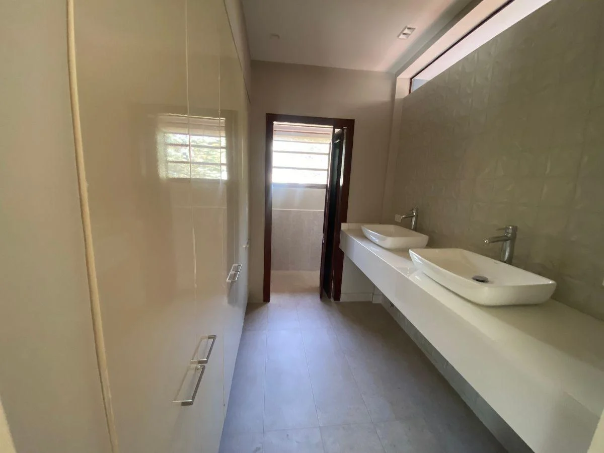 1631743034 Venta o Renta 📞 099 294 7189 🏡✨ Vive la Casa 268 m² de Sueños en Tanda 🌳🌄 #TuNuevoHogar