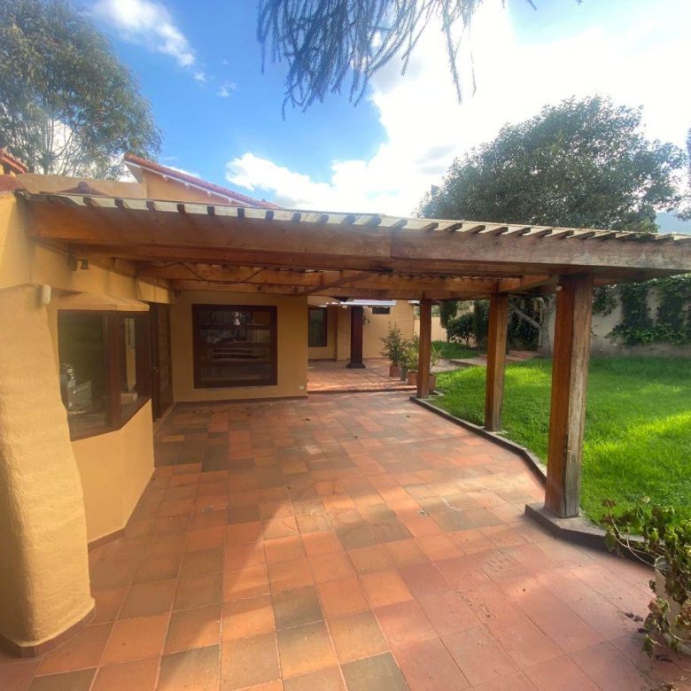 Venta o Renta 📞 099 294 7189 🏡✨ Vive la Casa 268 m² de Sueños en Tanda 🌳🌄 #TuNuevoHogar