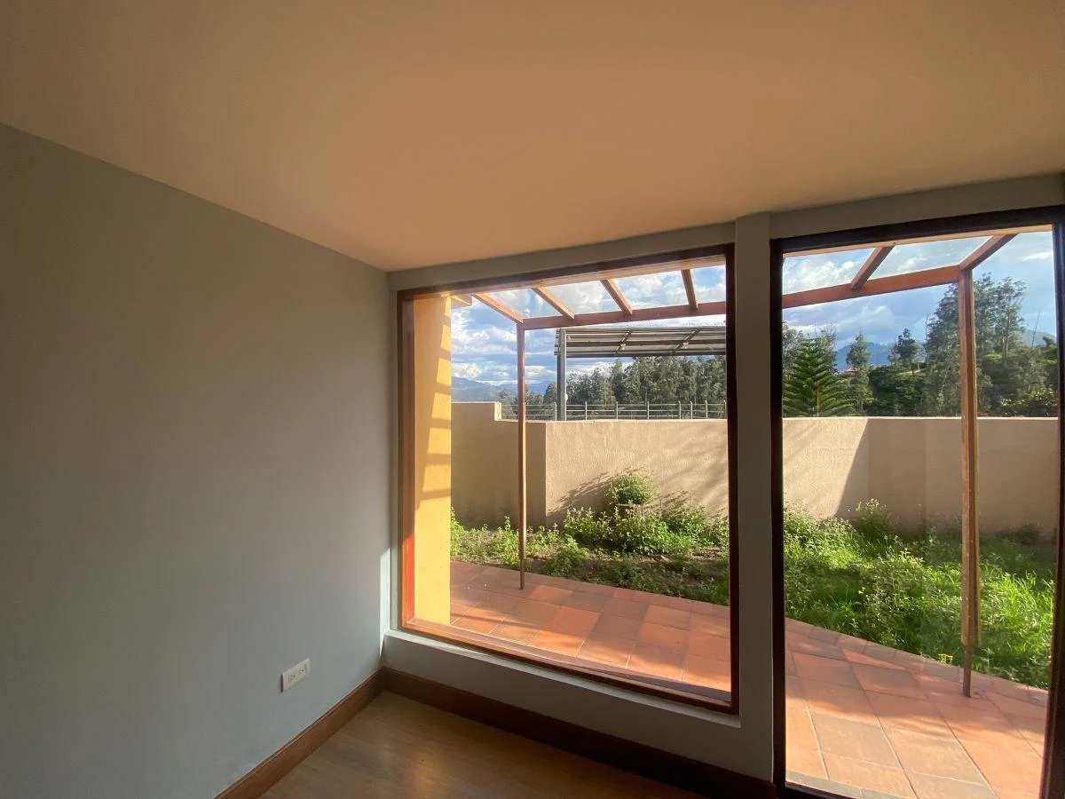 1631743041 Venta o Renta 📞 099 294 7189 🏡✨ Vive la Casa 268 m² de Sueños en Tanda 🌳🌄 #TuNuevoHogar