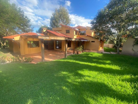 Venta o Renta 📞 099 294 7189 🏡✨ Vive la Casa 268 m² de Sueños en Tanda 🌳🌄 #TuNuevoHogar