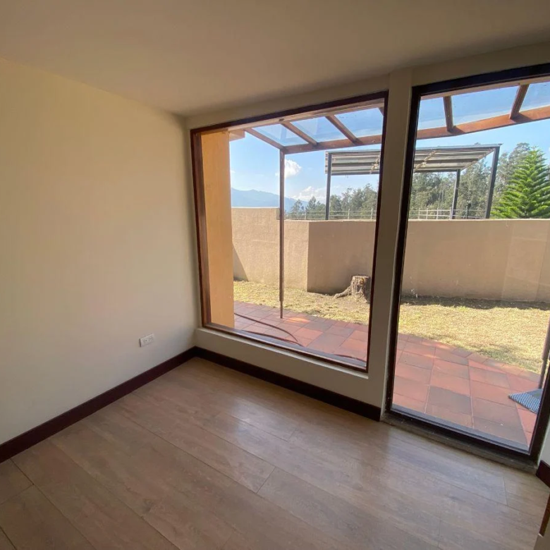 Venta o Renta 📞 099 294 7189 🏡✨ Vive la Casa 268 m² de Sueños en Tanda 🌳🌄 #TuNuevoHogar