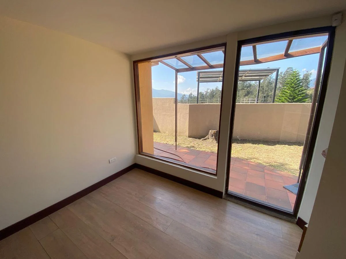 1631743061 Venta o Renta 📞 099 294 7189 🏡✨ Vive la Casa 268 m² de Sueños en Tanda 🌳🌄 #TuNuevoHogar