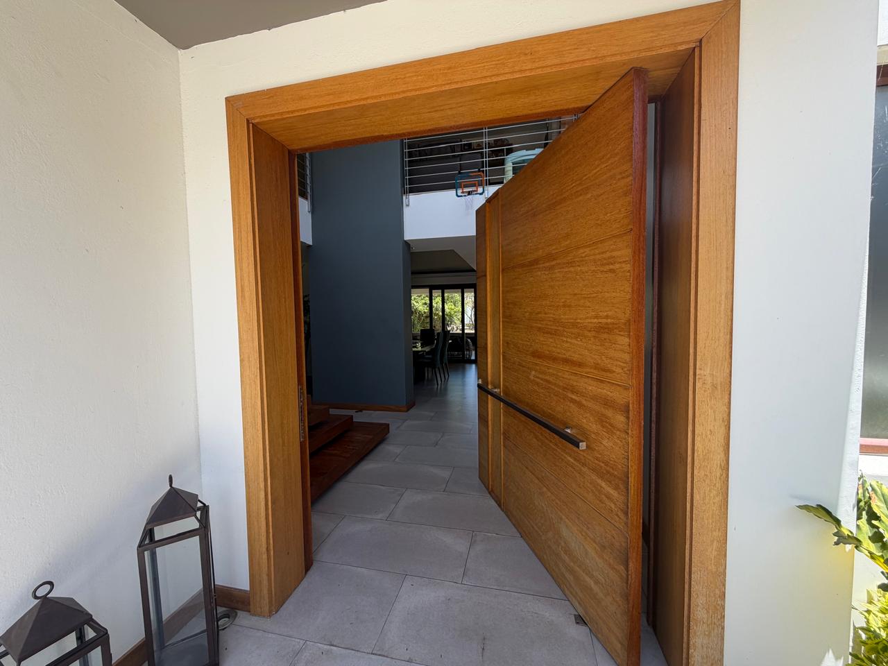 Venta o Renta 📞 099 294 7189 🏡🌞 Casa Moderna de 305 m² de Lujo en Nayón ✨🌿 #ViveConEstilo