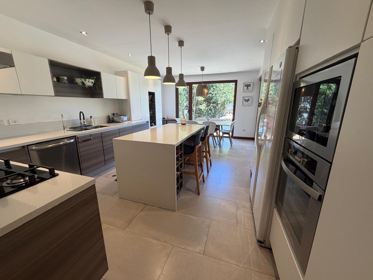 Venta o Renta 📞 099 294 7189 🏡🌞 Casa Moderna de 305 m² de Lujo en Nayón ✨🌿 #ViveConEstilo
