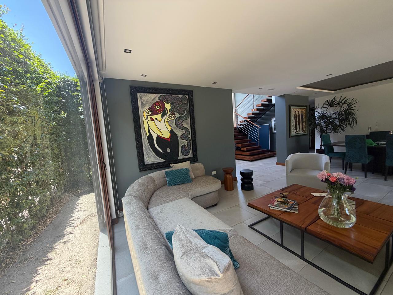 Venta o Renta 📞 099 294 7189 🏡🌞 Casa Moderna de 305 m² de Lujo en Nayón ✨🌿 #ViveConEstilo