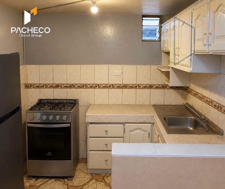 WhatsApp Image 2026-09-27 at 18.15.07 (1) Venta 📞 098 701 0074 🏢💰✨ Casa Rentera en el Sur de Quito 🔥 👉 ¡Invierte hoy y asegura ingresos pasivos! #InversiónInteligente