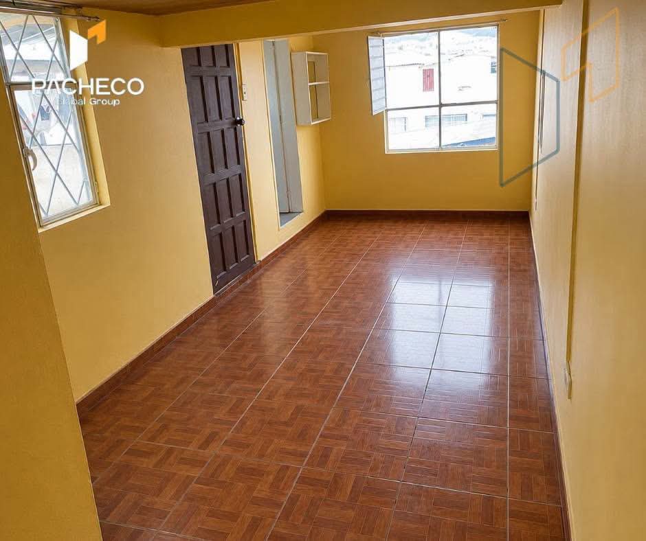 WhatsApp Image 2026-09-27 at 18.15.07 Venta 📞 098 701 0074 🏢💰✨ Casa Rentera en el Sur de Quito 🔥 👉 ¡Invierte hoy y asegura ingresos pasivos! #InversiónInteligente