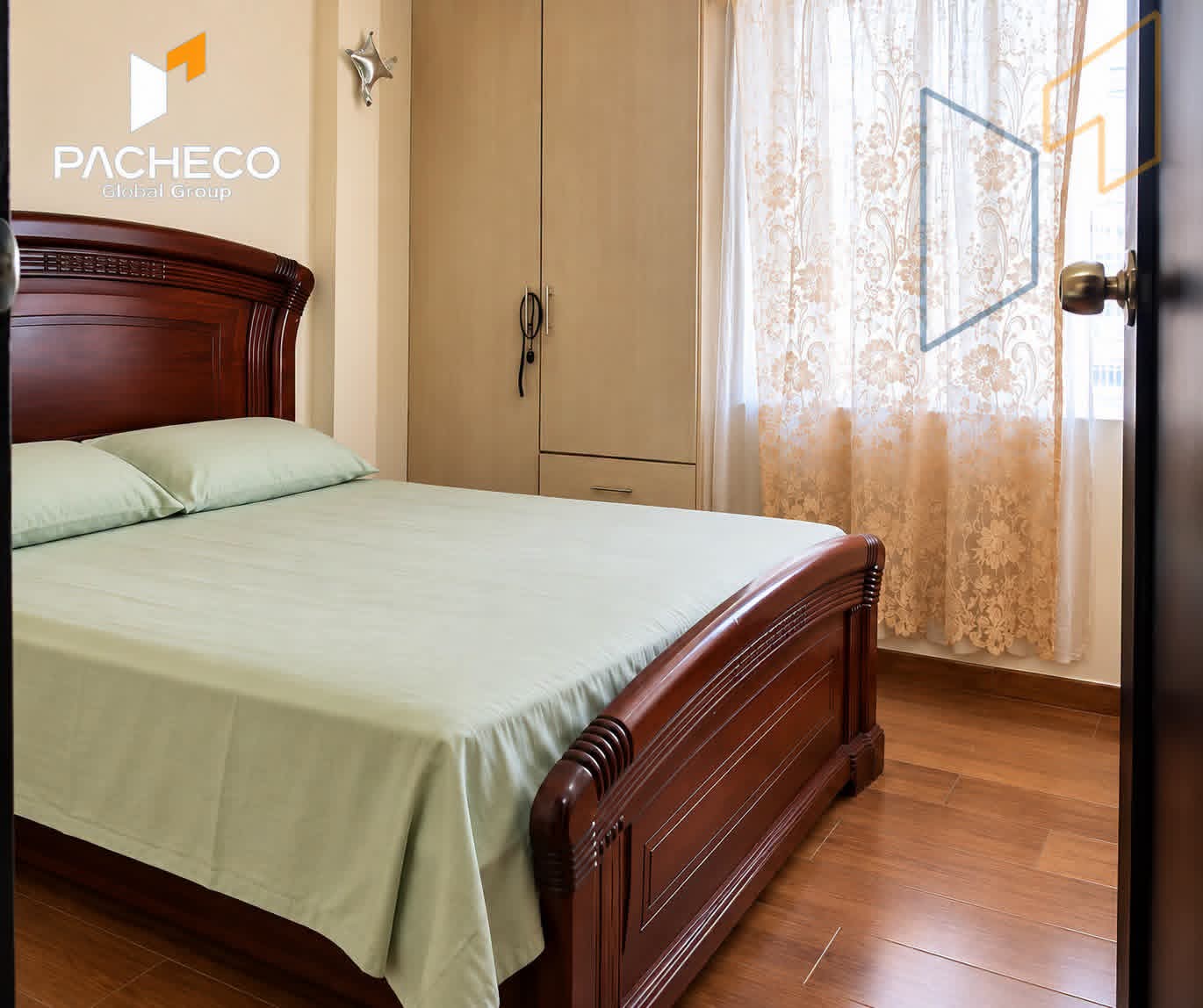 WhatsApp Image 2026-09-27 at 18.26.41 (1) Venta 📞 098 701 0074 🏡 Casa de 3 Pisos y Terraza✨ Tu nuevo hogar en Calderón 🚗 🔥 ¡Amplio, seguro y al mejor precio! 🔒#CasaIdealQuito