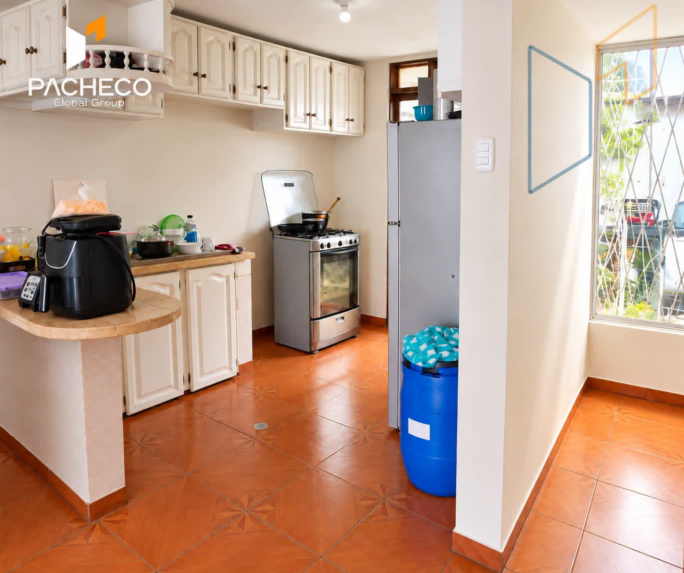 WhatsApp Image 2026-09-27 at 18.26.41 Venta 📞 098 701 0074 🏡 Casa de 3 Pisos y Terraza✨ Tu nuevo hogar en Calderón 🚗 🔥 ¡Amplio, seguro y al mejor precio! 🔒#CasaIdealQuito