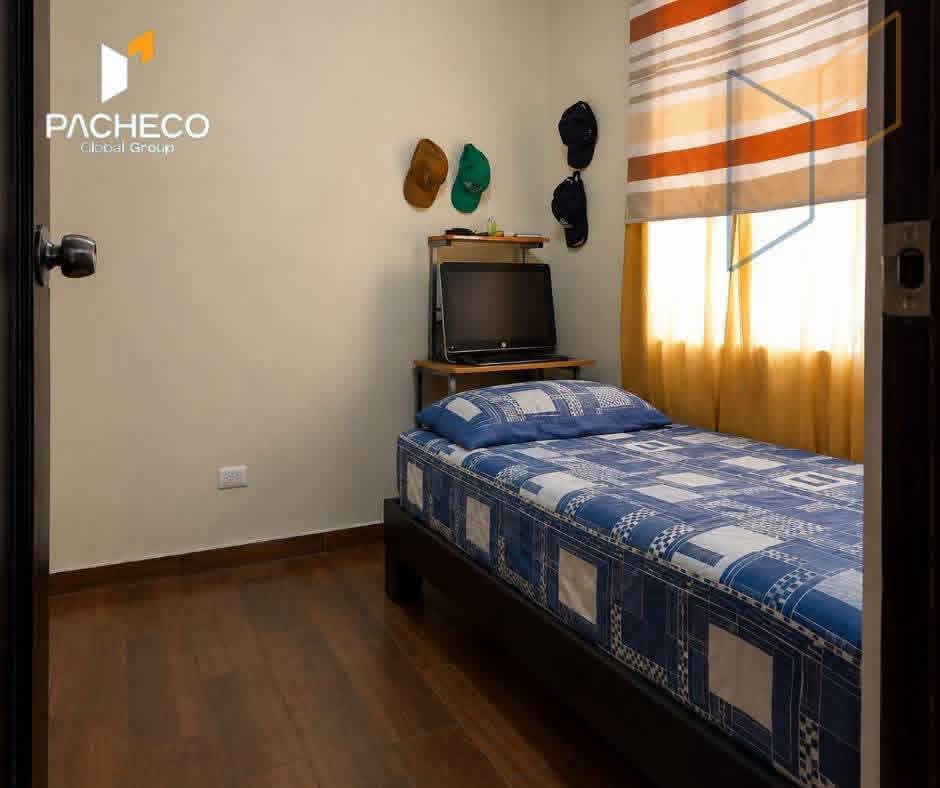 WhatsApp Image 2026-09-27 at 18.26.42 (1) Venta 📞 098 701 0074 🏡 Casa de 3 Pisos y Terraza✨ Tu nuevo hogar en Calderón 🚗 🔥 ¡Amplio, seguro y al mejor precio! 🔒#CasaIdealQuito