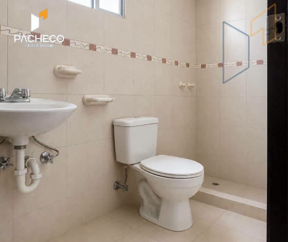 WhatsApp Image 2026-09-27 at 18.26.42 (2) Venta 📞 098 701 0074 🏡 Casa de 3 Pisos y Terraza✨ Tu nuevo hogar en Calderón 🚗 🔥 ¡Amplio, seguro y al mejor precio! 🔒#CasaIdealQuito