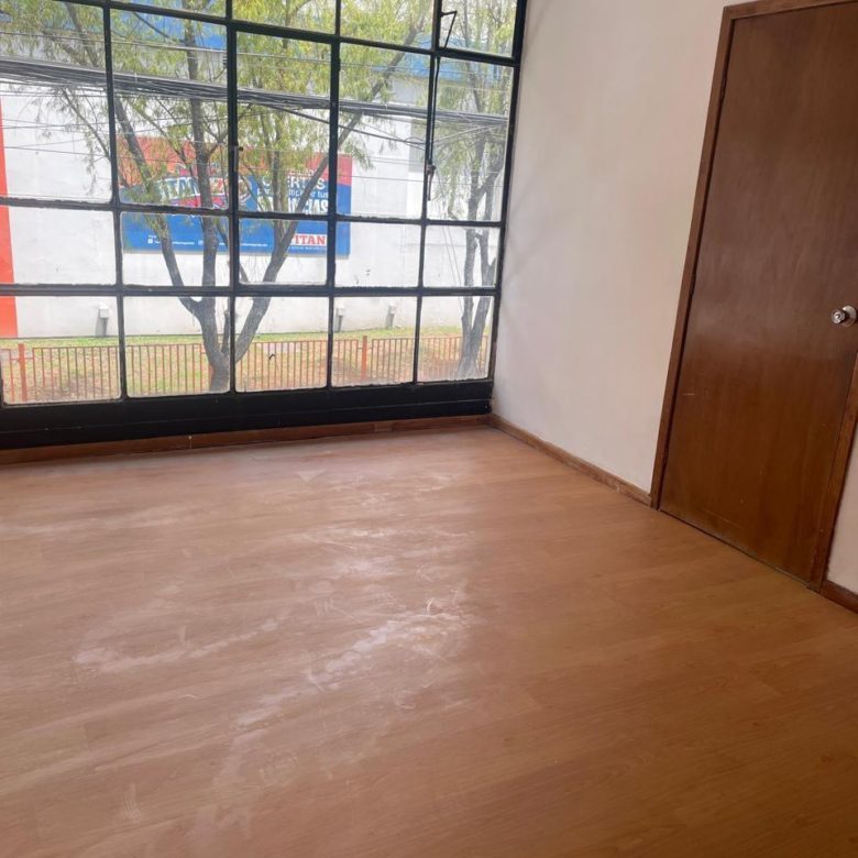 En Renta 0987010074 💼 ¡LLEVA TU EMPRESA AL SIGUIENTE NIVEL! 🚀 Casa Comercial de 429 m² para oficinas en Rodrigo de Triana y Av. Orellana. ¡Espacios amplios, ubicación estratégica y SIN PAGAR EXPENSAS! 🏢💰 #OficinasPremiumQuito