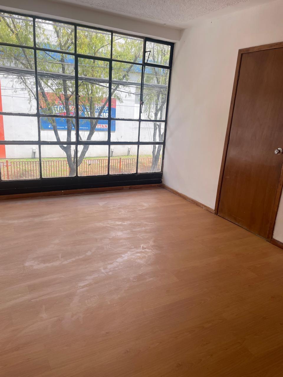 1000821182 En Renta 0987010074 💼 ¡LLEVA TU EMPRESA AL SIGUIENTE NIVEL! 🚀 Casa Comercial de 429 m² para oficinas en Rodrigo de Triana y Av. Orellana. ¡Espacios amplios, ubicación estratégica y SIN PAGAR EXPENSAS! 🏢💰 #OficinasPremiumQuito