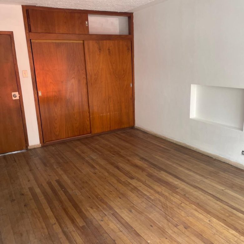 En Renta 0987010074 💼 ¡LLEVA TU EMPRESA AL SIGUIENTE NIVEL! 🚀 Casa Comercial de 429 m² para oficinas en Rodrigo de Triana y Av. Orellana. ¡Espacios amplios, ubicación estratégica y SIN PAGAR EXPENSAS! 🏢💰 #OficinasPremiumQuito