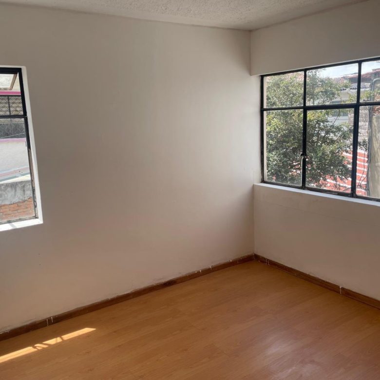 En Renta 0987010074 💼 ¡LLEVA TU EMPRESA AL SIGUIENTE NIVEL! 🚀 Casa Comercial de 429 m² para oficinas en Rodrigo de Triana y Av. Orellana. ¡Espacios amplios, ubicación estratégica y SIN PAGAR EXPENSAS! 🏢💰 #OficinasPremiumQuito