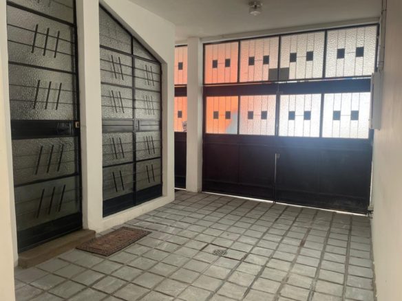 En Renta 0987010074 💼 ¡LLEVA TU EMPRESA AL SIGUIENTE NIVEL! 🚀 Casa Comercial de 429 m² para oficinas en Rodrigo de Triana y Av. Orellana. ¡Espacios amplios, ubicación estratégica y SIN PAGAR EXPENSAS! 🏢💰 #OficinasPremiumQuito