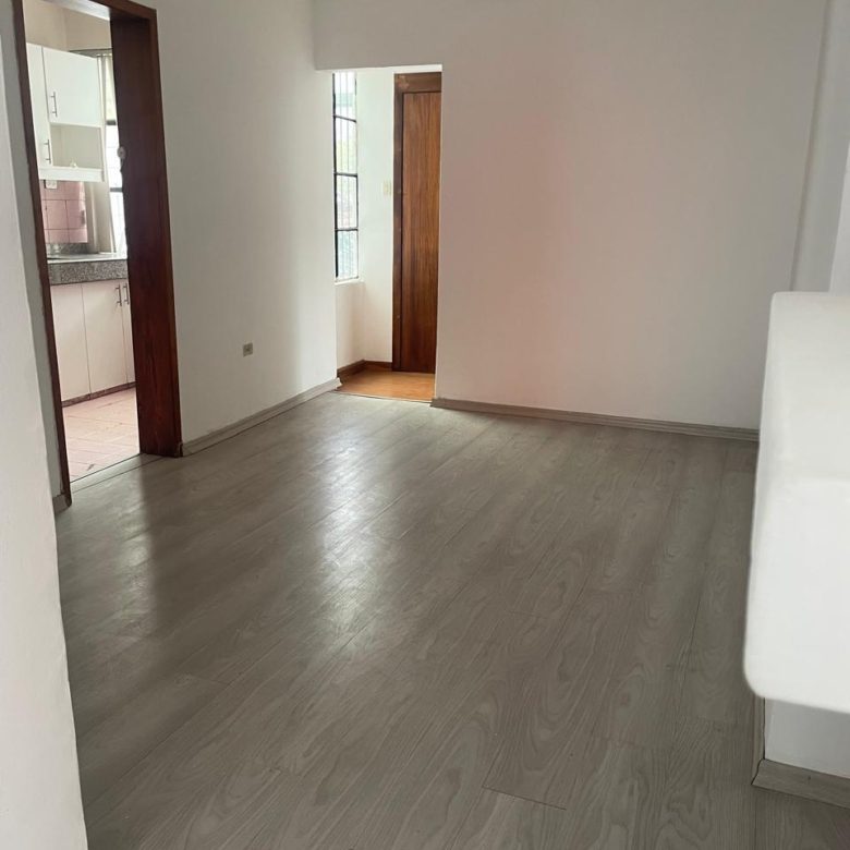 En Renta 0987010074 💼 ¡LLEVA TU EMPRESA AL SIGUIENTE NIVEL! 🚀 Casa Comercial de 429 m² para oficinas en Rodrigo de Triana y Av. Orellana. ¡Espacios amplios, ubicación estratégica y SIN PAGAR EXPENSAS! 🏢💰 #OficinasPremiumQuito