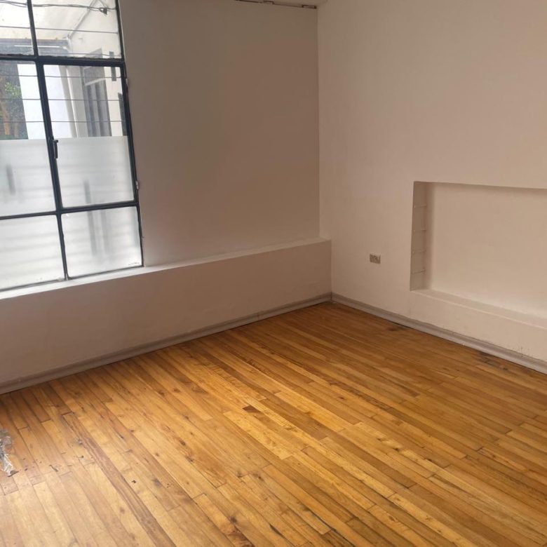 En Renta 0987010074 💼 ¡LLEVA TU EMPRESA AL SIGUIENTE NIVEL! 🚀 Casa Comercial de 429 m² para oficinas en Rodrigo de Triana y Av. Orellana. ¡Espacios amplios, ubicación estratégica y SIN PAGAR EXPENSAS! 🏢💰 #OficinasPremiumQuito