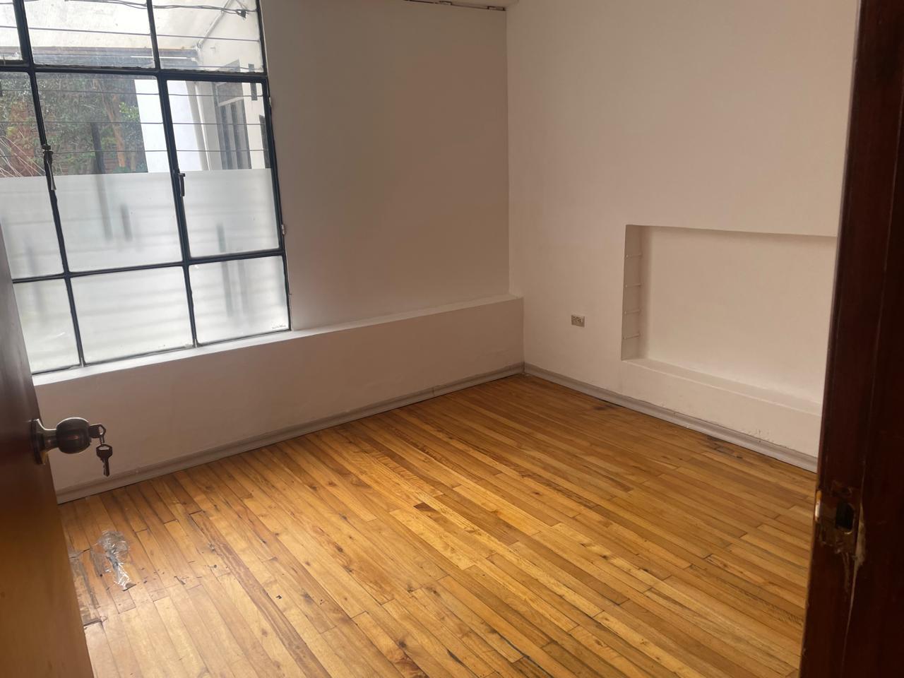 1000821212 En Renta 0987010074 💼 ¡LLEVA TU EMPRESA AL SIGUIENTE NIVEL! 🚀 Casa Comercial de 429 m² para oficinas en Rodrigo de Triana y Av. Orellana. ¡Espacios amplios, ubicación estratégica y SIN PAGAR EXPENSAS! 🏢💰 #OficinasPremiumQuito