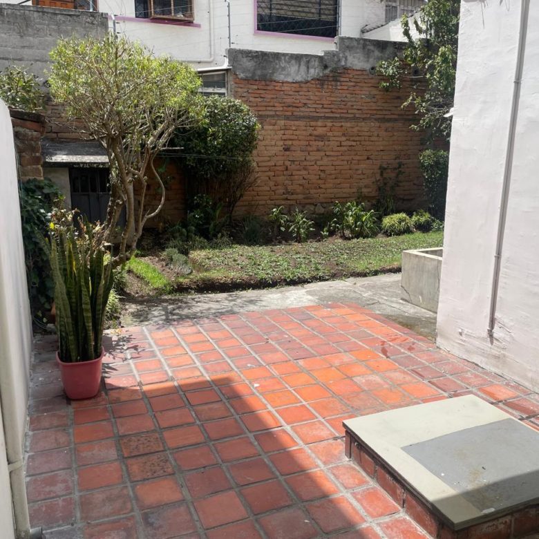 En Renta 0987010074 💼 ¡LLEVA TU EMPRESA AL SIGUIENTE NIVEL! 🚀 Casa Comercial de 429 m² para oficinas en Rodrigo de Triana y Av. Orellana. ¡Espacios amplios, ubicación estratégica y SIN PAGAR EXPENSAS! 🏢💰 #OficinasPremiumQuito