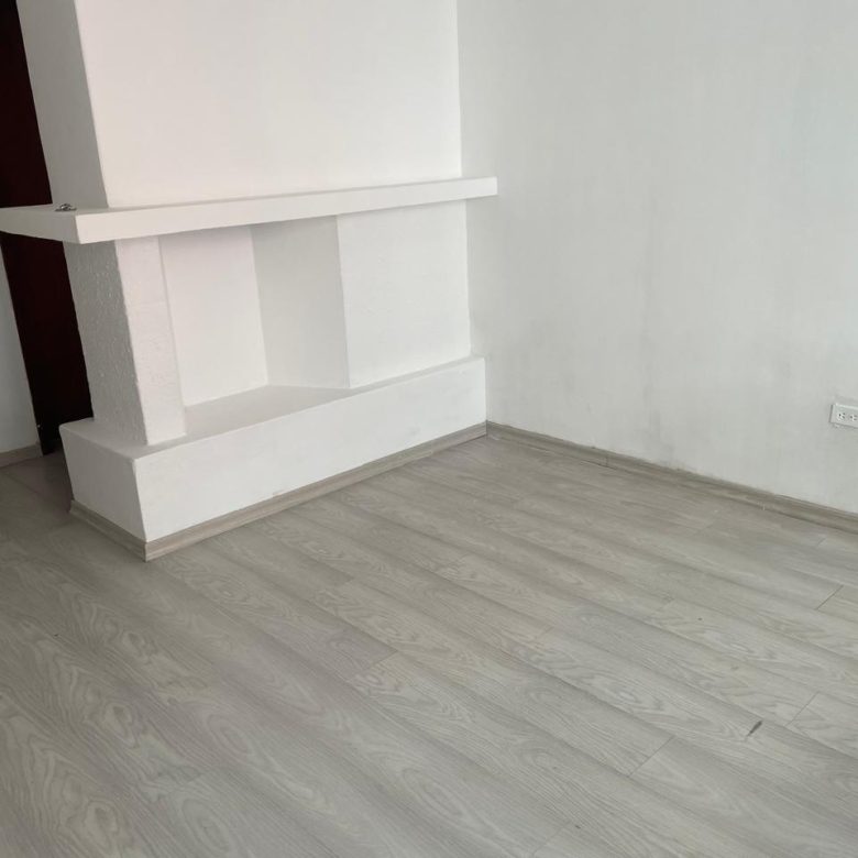 En Renta 0987010074 💼 ¡LLEVA TU EMPRESA AL SIGUIENTE NIVEL! 🚀 Casa Comercial de 429 m² para oficinas en Rodrigo de Triana y Av. Orellana. ¡Espacios amplios, ubicación estratégica y SIN PAGAR EXPENSAS! 🏢💰 #OficinasPremiumQuito